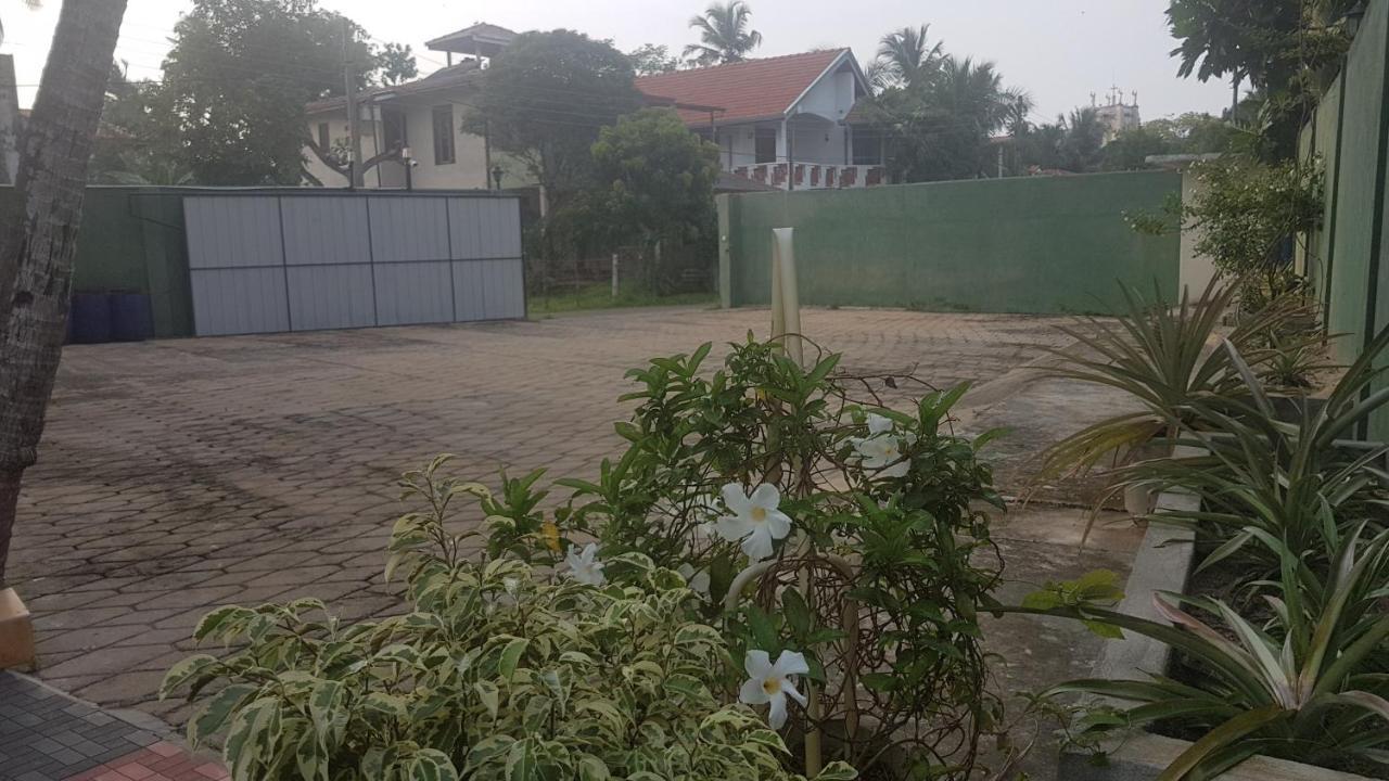Ronny Cottage Negombo Esterno foto